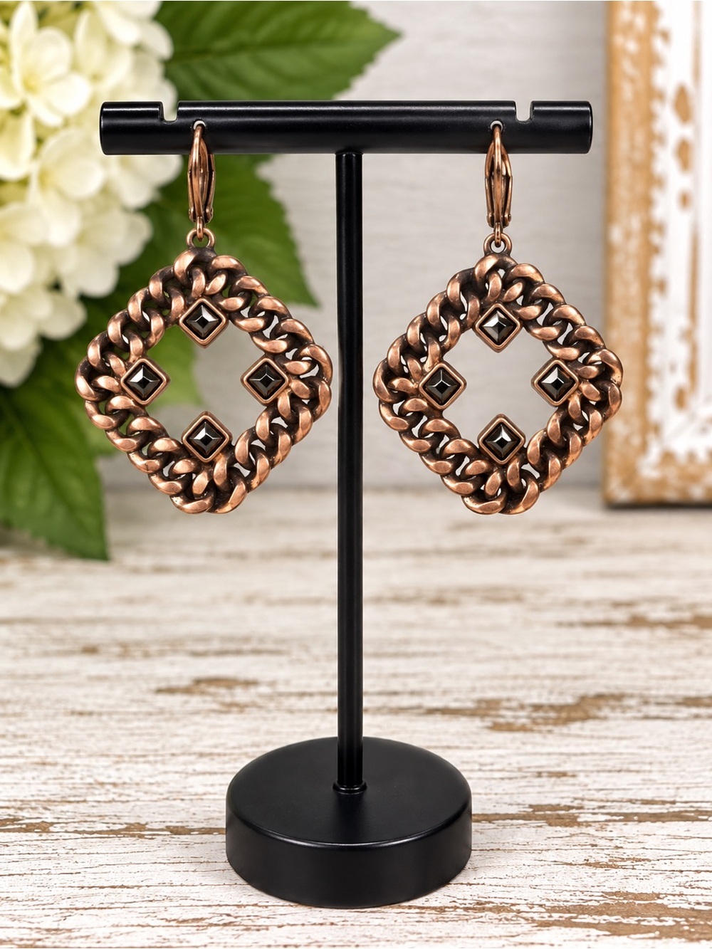Heidi Klum Wildlife Curb Chain and Stone earring.